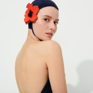 Damen Andere Bestickt - Fleurs 3D Badekappe für Damen, Marineblau Vorderseite getragene Ansicht