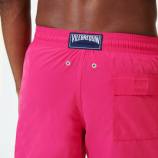 Imagen de Hombre Autros Liso - Bañador de color liso para hombre, Shocking pink detalles vista 1 Imagen de Hombre Autros Liso - Bañador de color liso para hombre, Shocking pink detalles vista 1