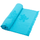 Others 纯色 - Jacquard turtles 富塔沙滩浴巾, Azure 正面穿戴视图 Others 纯色 - Jacquard turtles 富塔沙滩浴巾, Azure 正面穿戴视图