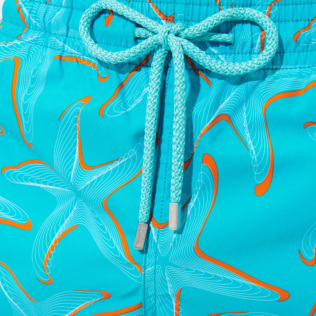 Photo de Homme CLASSIQUE Imprimé - Maillot de bain homme 1997 Starlettes, Bleu ming vue de détail 2 Photo de Homme CLASSIQUE Imprimé - Maillot de bain homme 1997 Starlettes, Bleu ming vue de détail 2