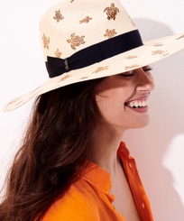 Donna Altri Stampato - Women Straw Hat- Vilebrequin x Borsalino, Sabbia vista frontale indossata