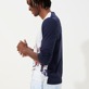 Herren Andere Bedruckt - Men Long Sleeves T-shirt - Vilebrequin x Massimo Vitali, Himmelblau Details Ansicht 4