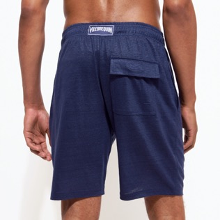 男款 Others 纯色 - Unisex Linen Jersey Bermuda Shorts Solid, Navy 背面穿戴视图