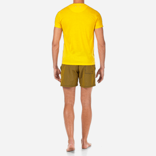 Hombre Autros Liso - Camiseta lisa con cuello de pico en tejido de algodón brillante, Curcuma backworn Hombre Autros Liso - Camiseta lisa con cuello de pico en tejido de algodón brillante, Curcuma backworn