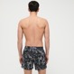 男款 Stretch classic 印制 - 男士 Hidden Fishes 弹力泳裤, Black 背面穿戴视图