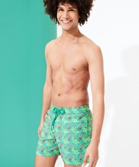 男款 Classic 绣 - Men Swimwear Embroidered 2007 Snails  - Limited Edition, Veronese green 正面穿戴视图