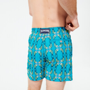 Imagen de Hombre Clásico Bordado - Bañador con bordado Sweet Fishes para hombre - Edición limitada, Azurin detalles vista 1 Imagen de Hombre Clásico Bordado - Bañador con bordado Sweet Fishes para hombre - Edición limitada, Azurin detalles vista 1