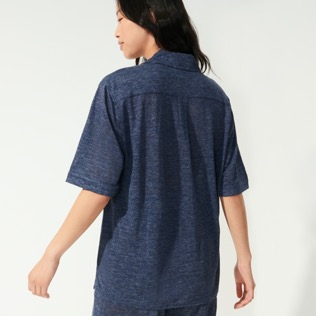 Bild von Herren Andere Uni - Solid Unisex-Hemd aus Leinen, Navy heather Rückansicht getragen Bild von Herren Andere Uni - Solid Unisex-Hemd aus Leinen, Navy heather Rückansicht getragen