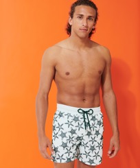 男款 Classic 神奇 - 男士 Starfish Dance 植绒游泳短裤, Glacier 正面穿戴视图