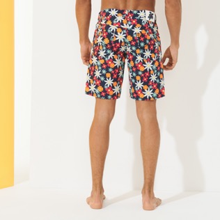 男款 Others 印制 - Men 5-pocket printed Bermuda Shorts 1977 Spring Flower, Navy backworn 男款 Others 印制 - Men 5-pocket printed Bermuda Shorts 1977 Spring Flower, Navy backworn