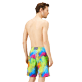 男款 Long classic 印制 - 男士 Holi Party 长款泳裤, Batik blue 背面穿戴视图