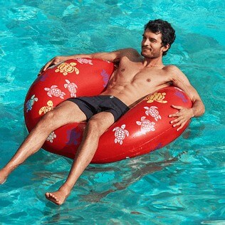 Others Printed - Inflatable Pool Ring Ronde des Tortues - VILEBREQUIN X SUNNYLIFE, Poppy red front worn view