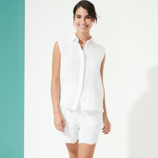 Donna Altri Ricamato - Camicia donna in lino a maniche corte Broderies Anglaises, Bianco vista frontale indossata