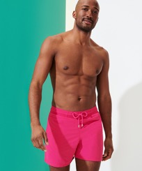 男款 Others 纯色 - 男士纯色泳裤, Shocking pink 正面穿戴视图