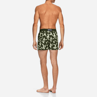 Homme Classique Moorea Imprimé - Maillot de Bain Superflex Danse du Feu Glow in the Dark, Olive backworn Homme Classique Moorea Imprimé - Maillot de Bain Superflex Danse du Feu Glow in the Dark, Olive backworn