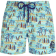 Uomo Classico stretch Stampato - Costume da bagno uomo elasticizzato Palms & Surfs - Vilebrequin x The Beach Boys, Lazulii blue vista frontale