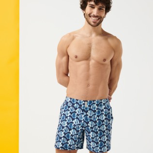 Uomo Altri Stampato - Costume da bagno uomo con cintura piatta stretch Batik Fishes, Blu marine vista frontale indossata