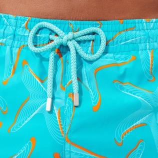Photo de Homme CLASSIQUE LONG Imprimé - Maillot de bain homme Long 1997 Starlettes, Bleu ming vue de détail 1 Photo de Homme CLASSIQUE LONG Imprimé - Maillot de bain homme Long 1997 Starlettes, Bleu ming vue de détail 1