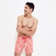 男款 Classic 印制 - 男士 Attrape Coeur 游泳短裤, Poppy red 正面穿戴视图