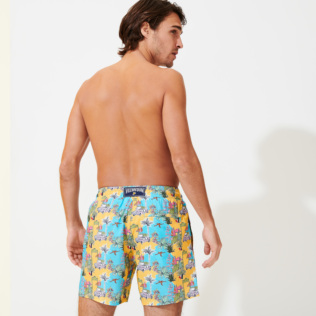 Herren Klassische dünne Stoffe Bedruckt - Ultraleichte und verstaubare 2011 Mini Moke Badeshorts für Herren, Horizon Rückansicht getragen