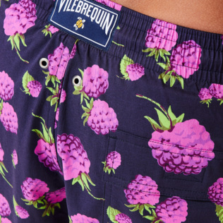 Bild von Herren Klassische Strech Bedruckt - 2004 Raspberries Stretch-Badeshorts für Herren, Saphir Details Ansicht 2 Bild von Herren Klassische Strech Bedruckt - 2004 Raspberries Stretch-Badeshorts für Herren, Saphir Details Ansicht 2