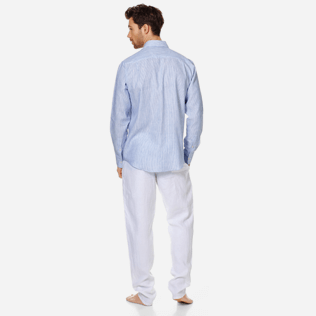 Homme Chemises Graphique - Chemise en Lin Rayée, Bleu ciel backworn Homme Chemises Graphique - Chemise en Lin Rayée, Bleu ciel backworn