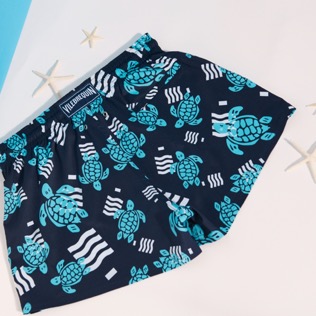 Picture of Men Short classic Printed - Men Swimwear Short and Fitted Stretch- Plastic Odyssey x Vilebrequin, Navy details view 4 Picture of Men Short classic Printed - Men Swimwear Short and Fitted Stretch- Plastic Odyssey x Vilebrequin, Navy details view 4
