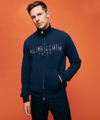 Neo Médusa Sweatshirt aus bestickter Baumwolle mit Reißverschluss für Herren Marineblau Vorderseite getragene Ansicht