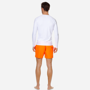Andere Bedruckt - Unisex Rashguard T-Shirt mit elegantem Muster, Weiss backworn Andere Bedruckt - Unisex Rashguard T-Shirt mit elegantem Muster, Weiss backworn