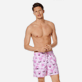 男款 Classic 印制 - 男士海滩版欲乐印花泳裤, Pale pink 正面穿戴视图