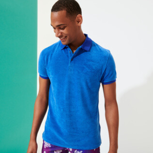 Bild von Herren Andere Uni - Solid Polohemd aus Frottee für Herren, Sea blue Vorderseite getragene Ansicht Bild von Herren Andere Uni - Solid Polohemd aus Frottee für Herren, Sea blue Vorderseite getragene Ansicht