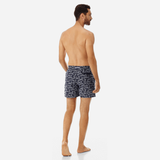 男款 Embroidered 绣 - Vilebrequin 男士标签花纹刺绣泳裤 — 限量款, Navy backworn 男款 Embroidered 绣 - Vilebrequin 男士标签花纹刺绣泳裤 — 限量款, Navy backworn