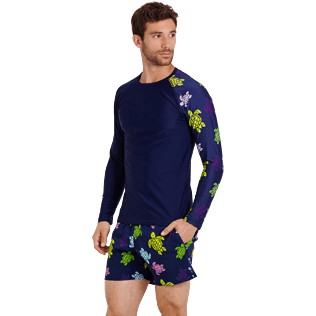 Homme AUTRES Imprimé - T-shirt Anti UV Homme Ronde des tortues, Bleu marine frontworn Homme AUTRES Imprimé - T-shirt Anti UV Homme Ronde des tortues, Bleu marine frontworn
