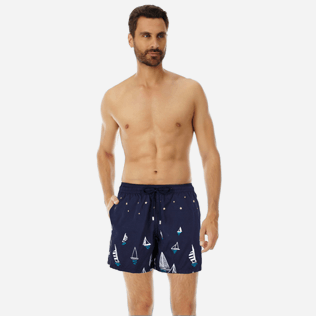 Hombre Bordados Bordado - Bañador bordado con estampado Porto Cervo para hombre - Edición limitada, Azul marino frontworn Hombre Bordados Bordado - Bañador bordado con estampado Porto Cervo para hombre - Edición limitada, Azul marino frontworn