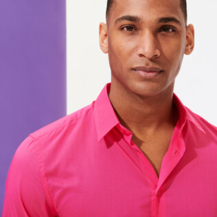 foto di Altri Unita - Camicia unisex in voile di cotone tinta unita, Shocking pink dettagli vista 1 foto di Altri Unita - Camicia unisex in voile di cotone tinta unita, Shocking pink dettagli vista 1