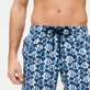 Uomo Classico stretch Stampato - Costume da bagno elasticizzato uomo Batik Fishes, Blu marine dettagli vista 1