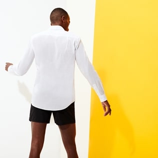 Uomo Altri Unita - Camicia unisex in voile di cotone tinta unita, Bianco vista indossata posteriore