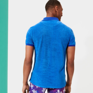 Bild von Herren Andere Uni - Solid Polohemd aus Frottee für Herren, Sea blue Rückansicht getragen Bild von Herren Andere Uni - Solid Polohemd aus Frottee für Herren, Sea blue Rückansicht getragen