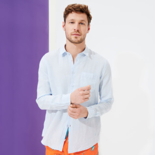 Uomo Altri Unita - Camicia uomo in lino tinta unita, Azzurro cielo frontworn Uomo Altri Unita - Camicia uomo in lino tinta unita, Azzurro cielo frontworn