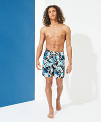 Men Long classic Printed - Men Stretch Long Swimwear Californian Pool Dogtown - Vilebrequin x Highsnobiety, Blue note front worn view