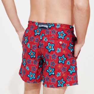男款 Embroidered 绣 - 男士 Stars Gift 刺绣游泳短裤 - 限量版, Burgundy 背面穿戴视图