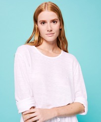Unisex Linen Jersey T-Shirt Solid Bianco vista frontale indossata