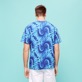 男款 Others 印制 - Men Cotton T-Shirt Tie & Dye Turtles Print, Azure 背面穿戴视图