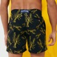男士 Lobsters 刺绣泳裤 - 限量款 Black 背面穿戴视图