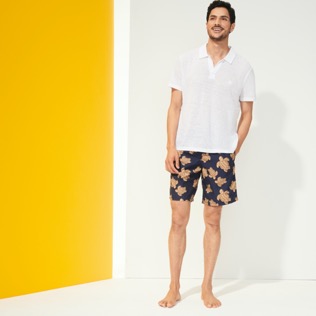 Bild von Herren Klassische lange Bedruckt - Lange Sand Turtles Badeshorts für Herren, Marineblau Details Ansicht 2 Bild von Herren Klassische lange Bedruckt - Lange Sand Turtles Badeshorts für Herren, Marineblau Details Ansicht 2