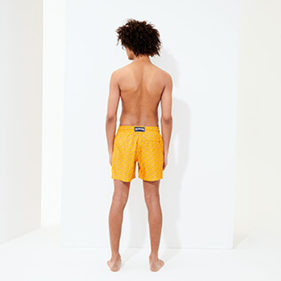 Hombre Clásico ultra ligero Estampado - Men Swimwear Ultra-light and packable Micro Ronde des Tortues, Curry backworn Hombre Clásico ultra ligero Estampado - Men Swimwear Ultra-light and packable Micro Ronde des Tortues, Curry backworn