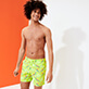 Herren Klassische Bedruckt - Multicolore Parrots Badeshorts für Herren, Lemongrass frontworn Herren Klassische Bedruckt - Multicolore Parrots Badeshorts für Herren, Lemongrass frontworn