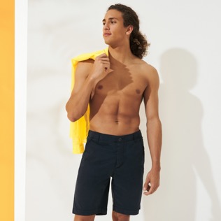 Herren Andere Uni - Ultraleichte Chino-Bermudashorts für Herren, Marineblau frontworn Herren Andere Uni - Ultraleichte Chino-Bermudashorts für Herren, Marineblau frontworn