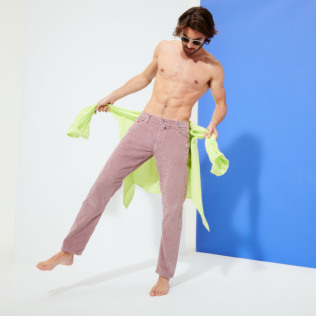 Herren Andere Uni - Men Corduroy Carrot Fit Pants, Murasaki frontworn Herren Andere Uni - Men Corduroy Carrot Fit Pants, Murasaki frontworn