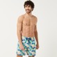 Uomo Altri Stampato - Men Swimwear Ultra-light and packable Urchins & Fishes, Bianco vista frontale indossata